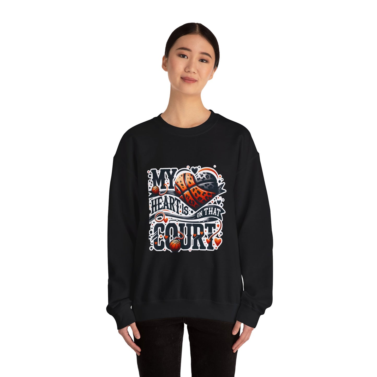 My heart is on that court - 🩷 Crewneck Sweatshirt