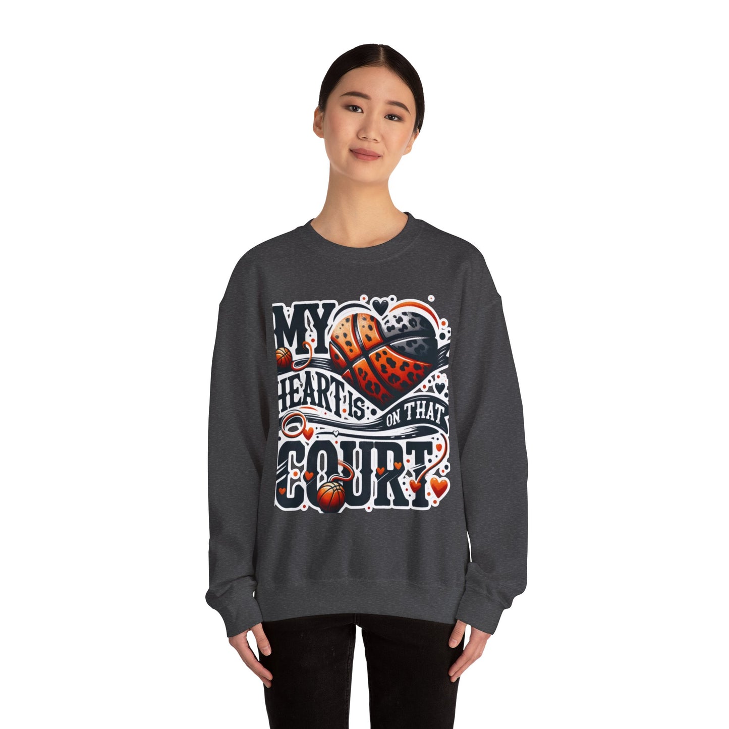 My heart is on that court - 🩷 Crewneck Sweatshirt