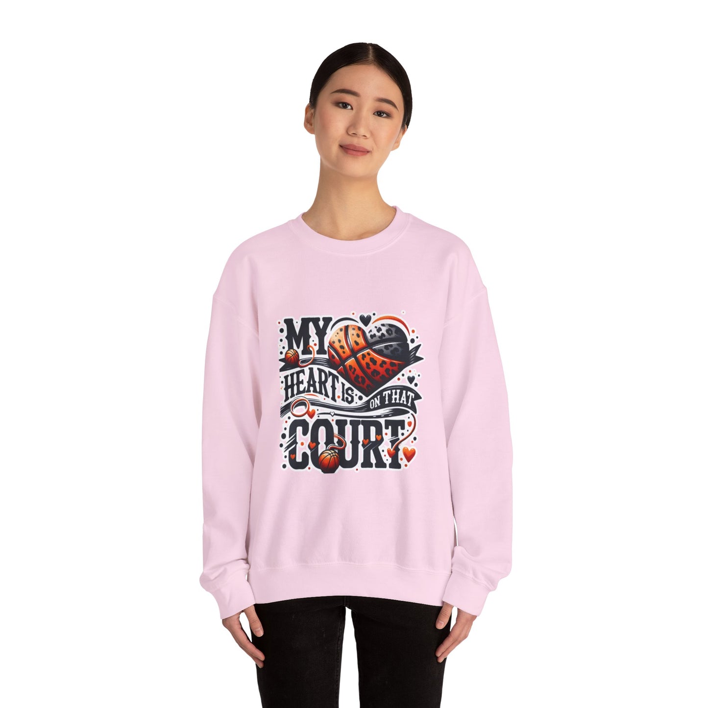 My heart is on that court - 🩷 Crewneck Sweatshirt