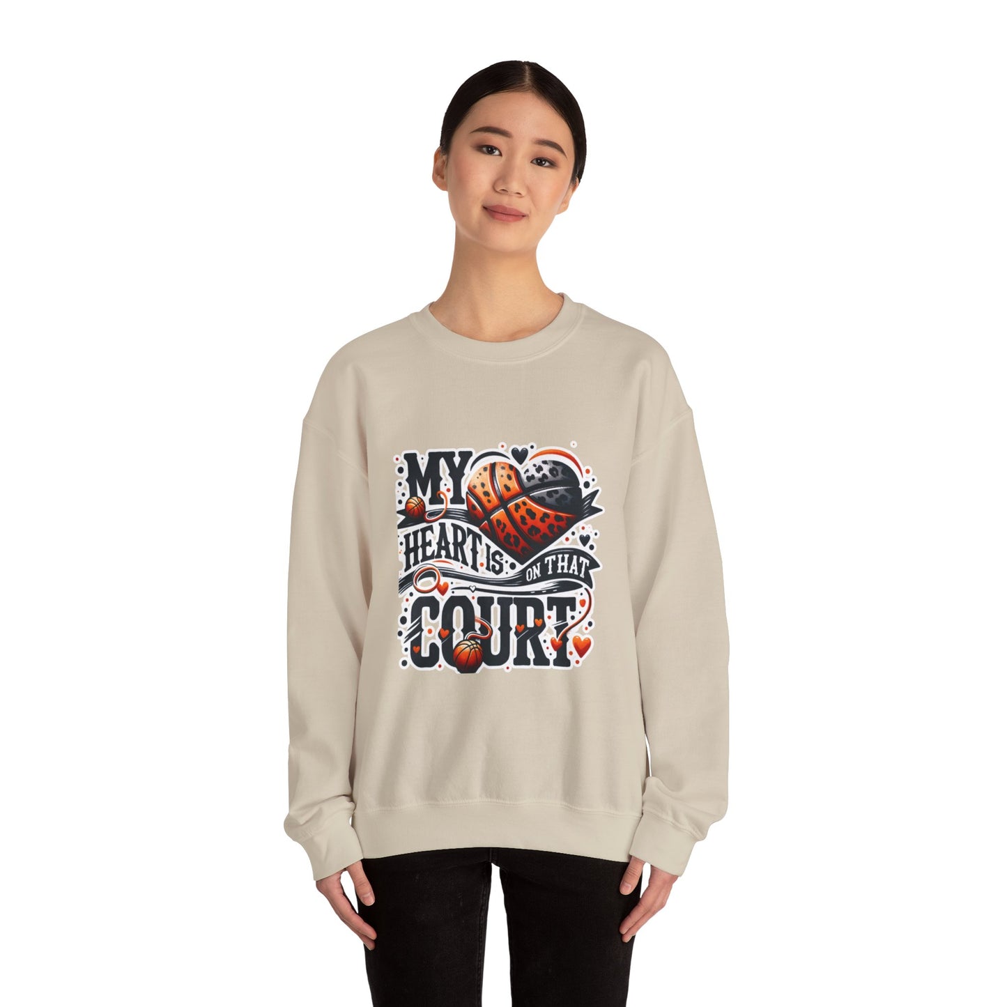 My heart is on that court - 🩷 Crewneck Sweatshirt