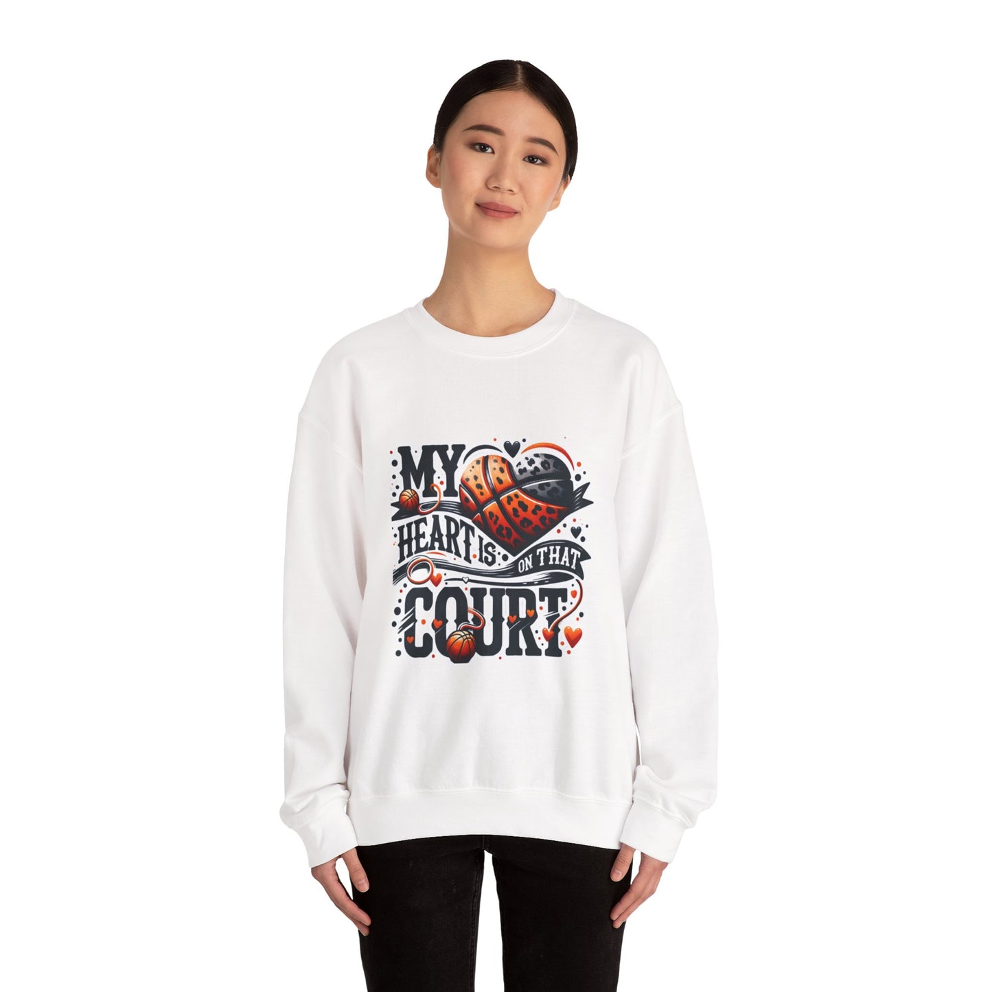 My heart is on that court - 🩷 Crewneck Sweatshirt