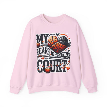 My heart is on that court - 🩷 Crewneck Sweatshirt
