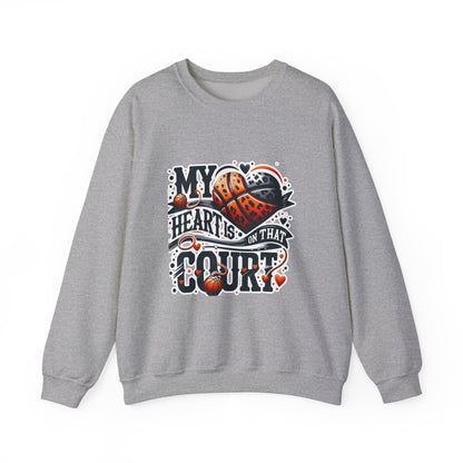 My heart is on that court - 🩷 Crewneck Sweatshirt