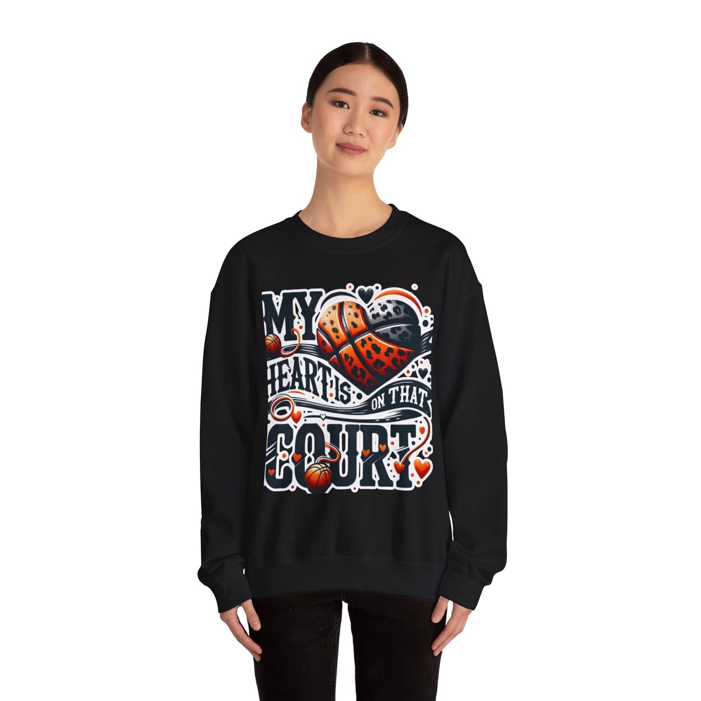 My heart is on that court - 🩷 Crewneck Sweatshirt