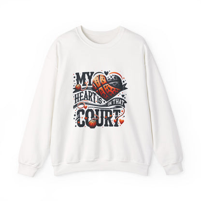 My heart is on that court - 🩷 Crewneck Sweatshirt