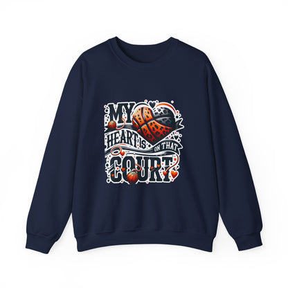 My heart is on that court - 🩷 Crewneck Sweatshirt