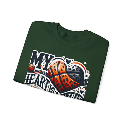My heart is on that court - 🩷 Crewneck Sweatshirt