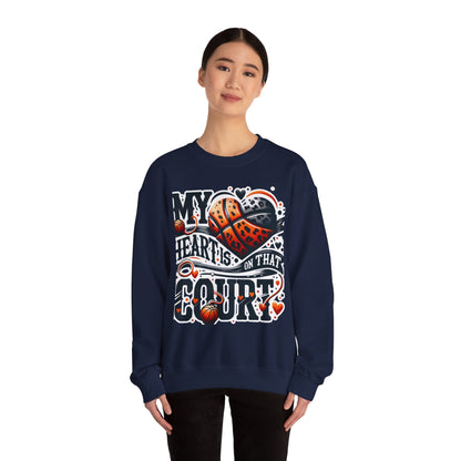 My heart is on that court - 🩷 Crewneck Sweatshirt