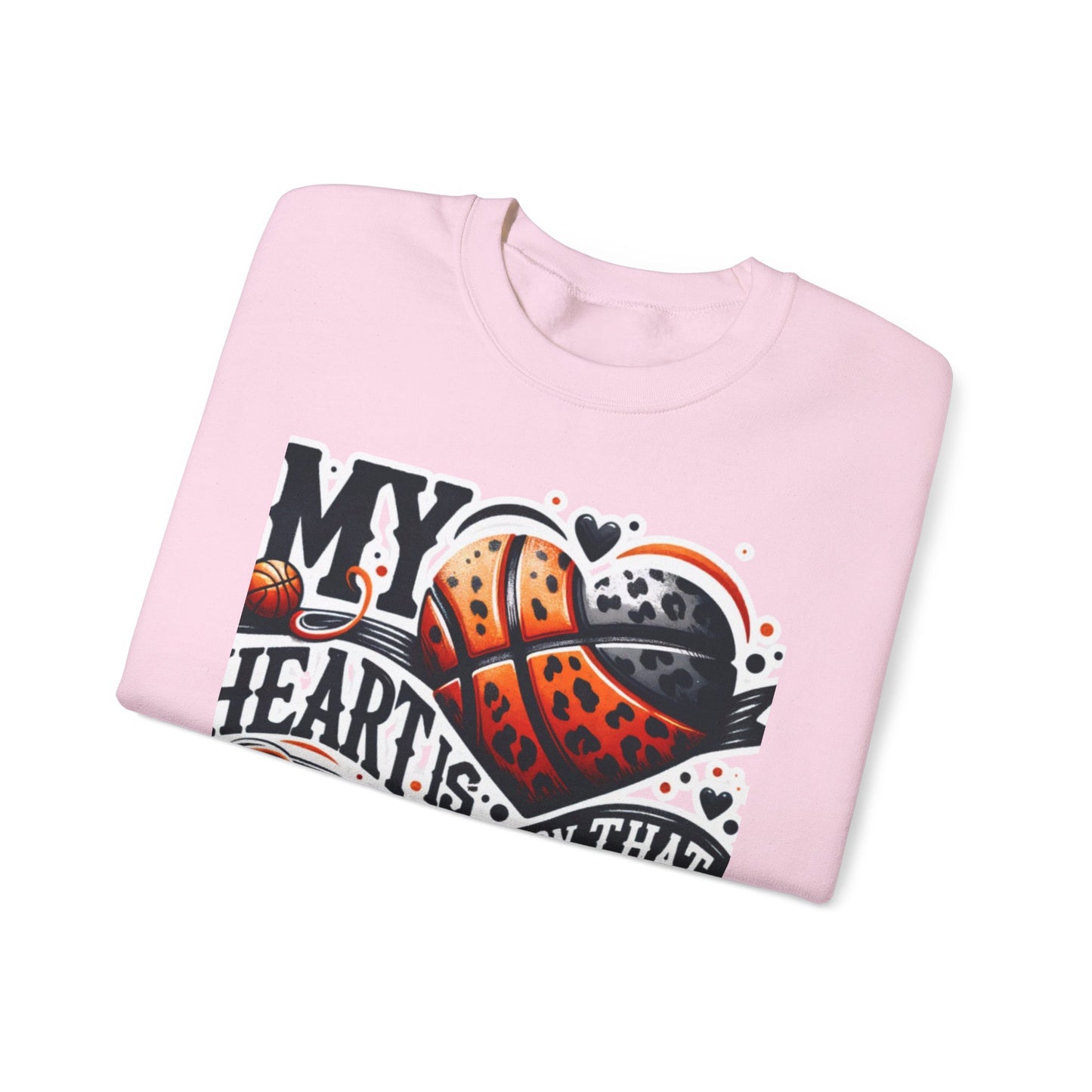 My heart is on that court - 🩷 Crewneck Sweatshirt