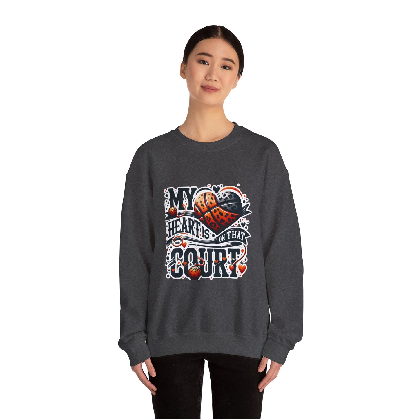 My heart is on that court - 🩷 Crewneck Sweatshirt