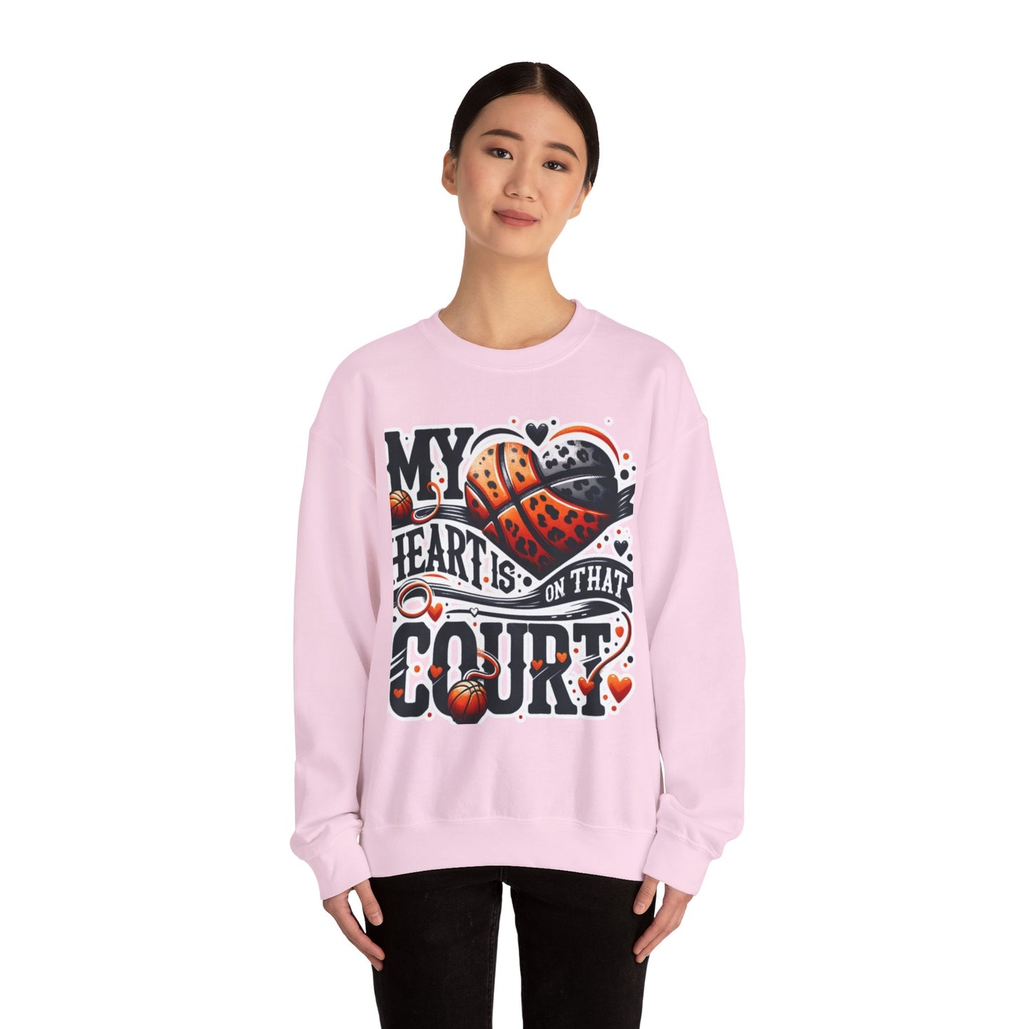 My heart is on that court - 🩷 Crewneck Sweatshirt