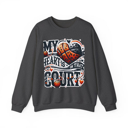 My heart is on that court - 🩷 Crewneck Sweatshirt