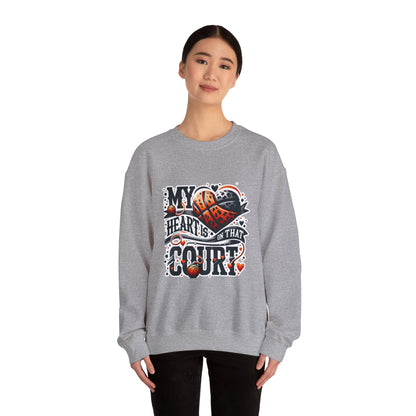 My heart is on that court - 🩷 Crewneck Sweatshirt
